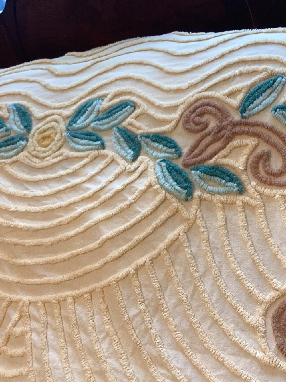 Vintage/antique full size floral chenille bedspread
